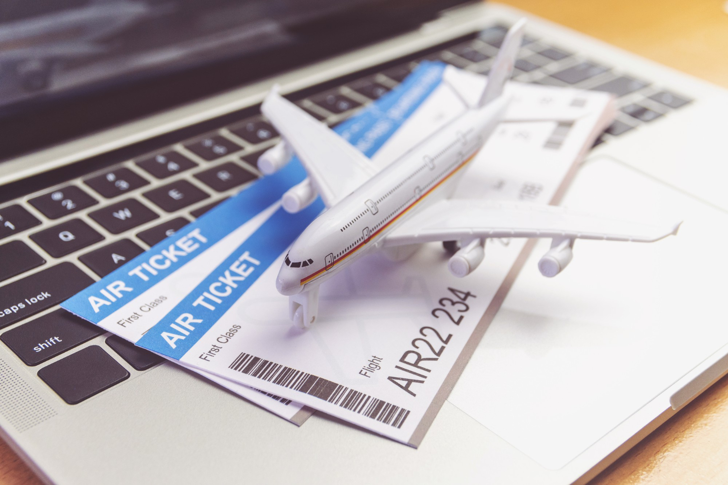 How can travelers find the best deals on flight tickets?